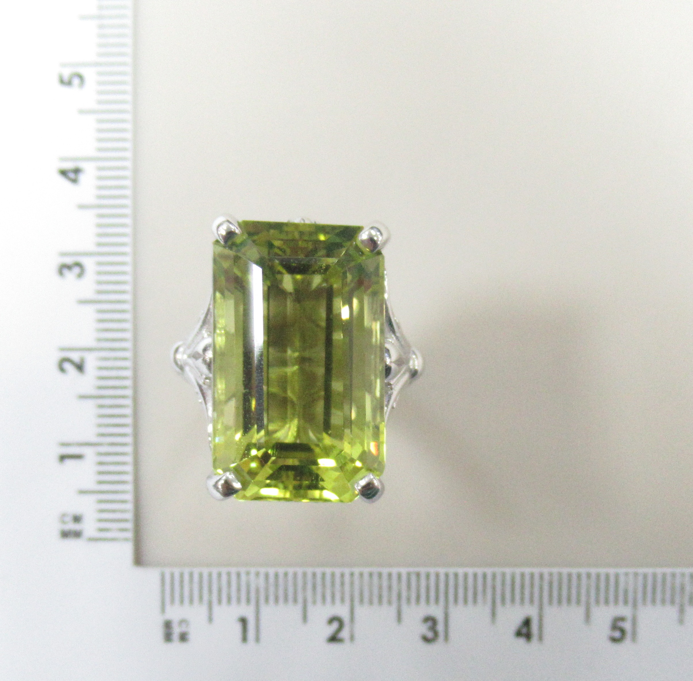 Серебряное кольцо с кварцем